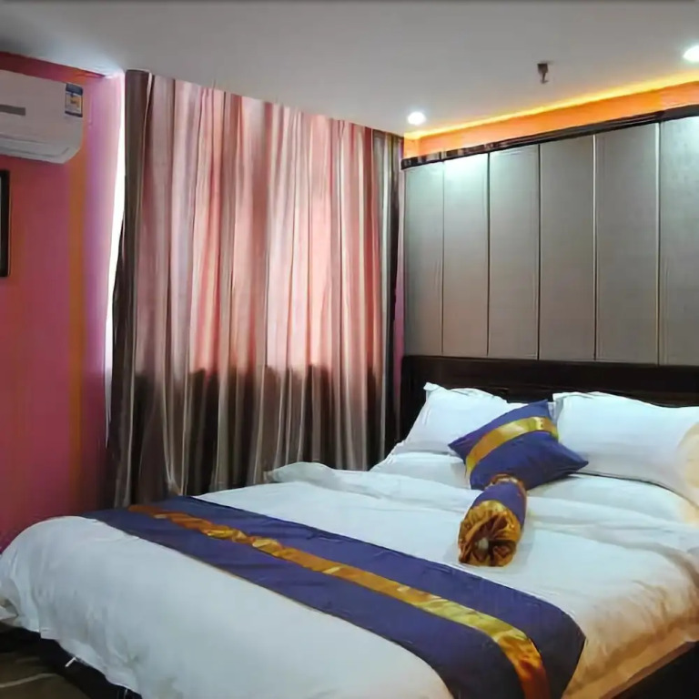 Huayu Qicai Multi-level Hotel
