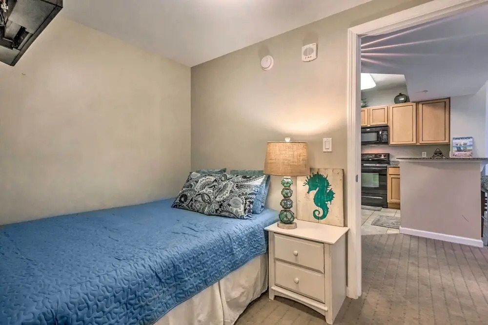 Destin Condo w/ Amenities & Pool < 1/2 Mi to Beach