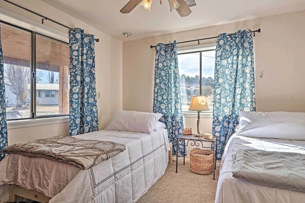 'the Eagar House' White Mountains Gem w/ Views!
