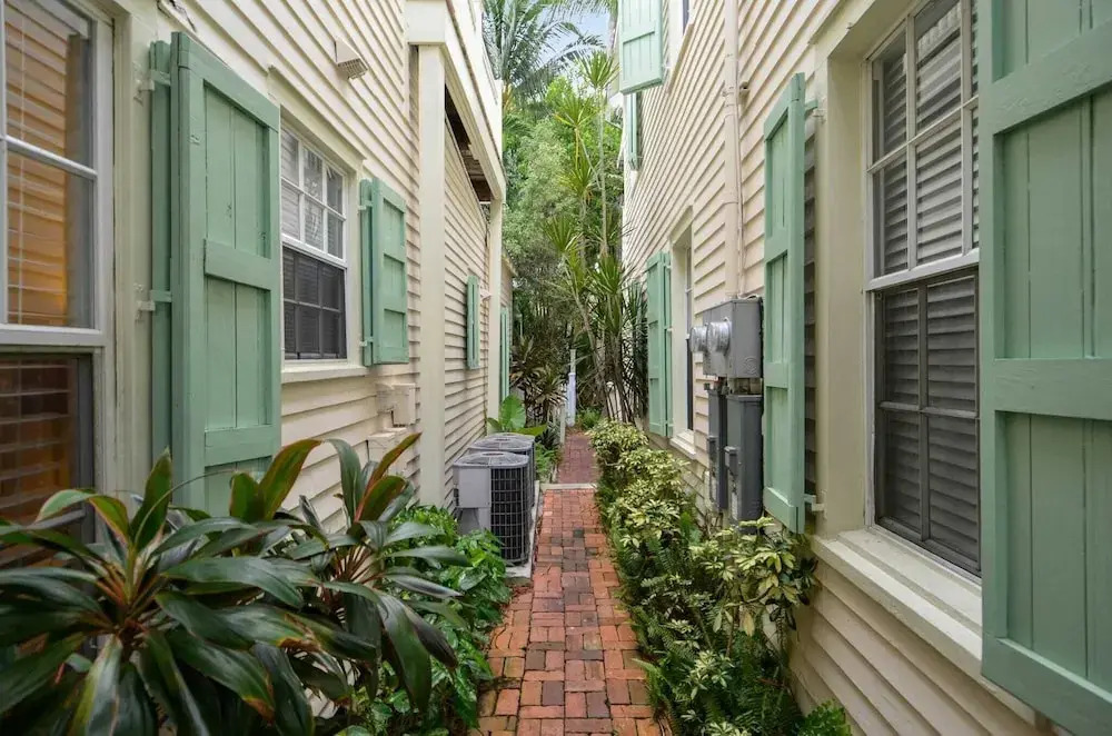 Paradise Place by Avantstay Key West Old Town Condo w/ Shared Pool