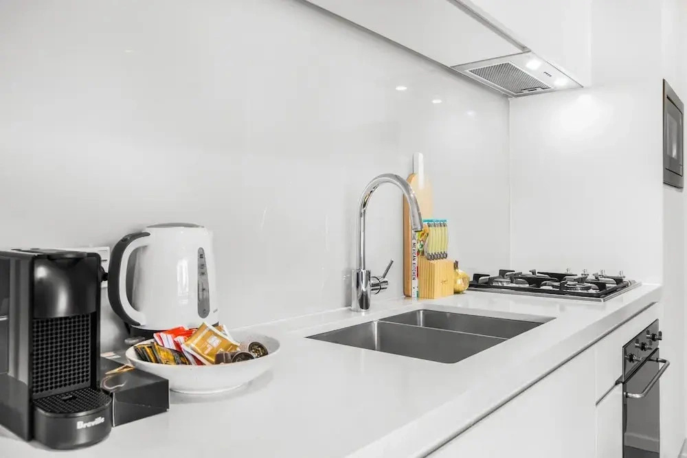 Surfers Paradise 2-bed Near Beach With Pool & Gym