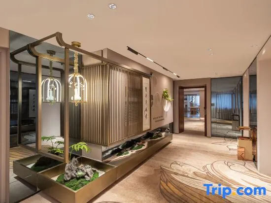 Yinlu Hotel (Zhengzhou Railway Station West Square Erqi Wanda Plaza)