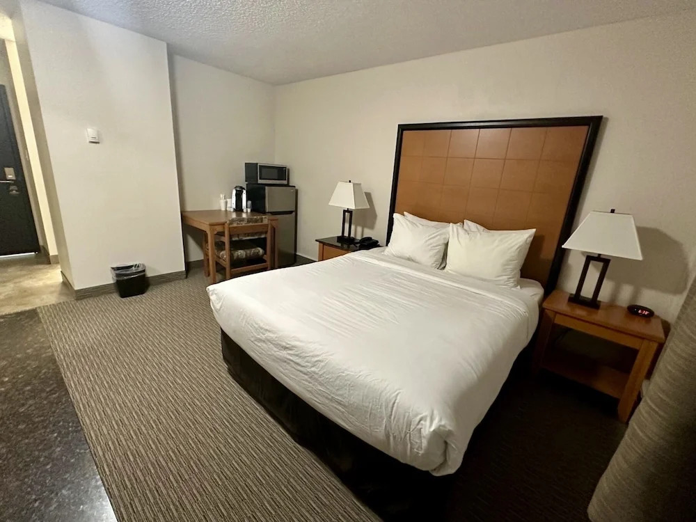 Anavada Inn & Suites - Grande Prairie