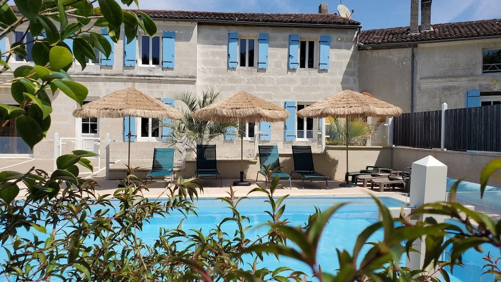 Appart Nature LESCALE - Saintes - Calme, Piscine, Parking, Terrasse