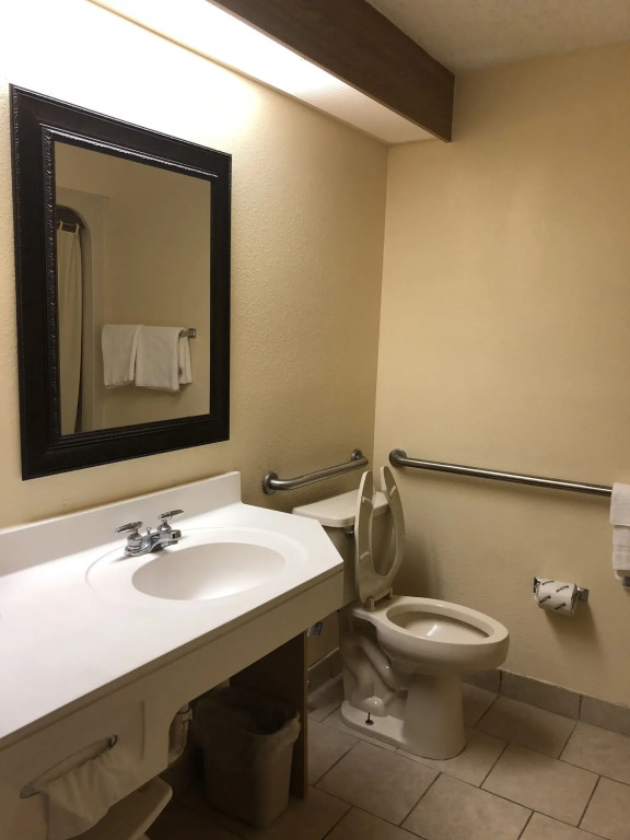 Econo Lodge London North