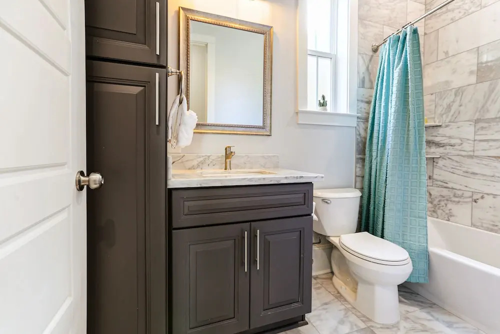 Spacious 5BR Urban Retreat with Balcony & Pool