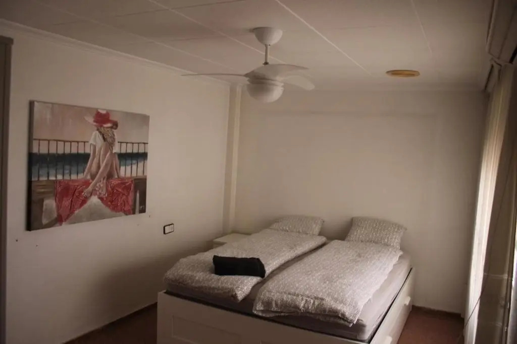 Piso Grande Amplio para grandes grupos 4 Dormitorios 2 baños, 4AC y WIFI
