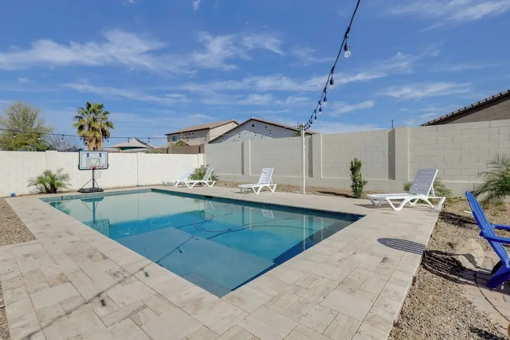 Pool, Fire Pit: Luxe Family Home in Goodyear