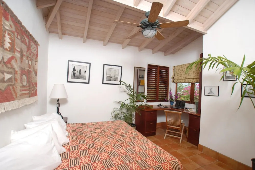 The Carib House 5 Bedrooms And Pool Close To Beach