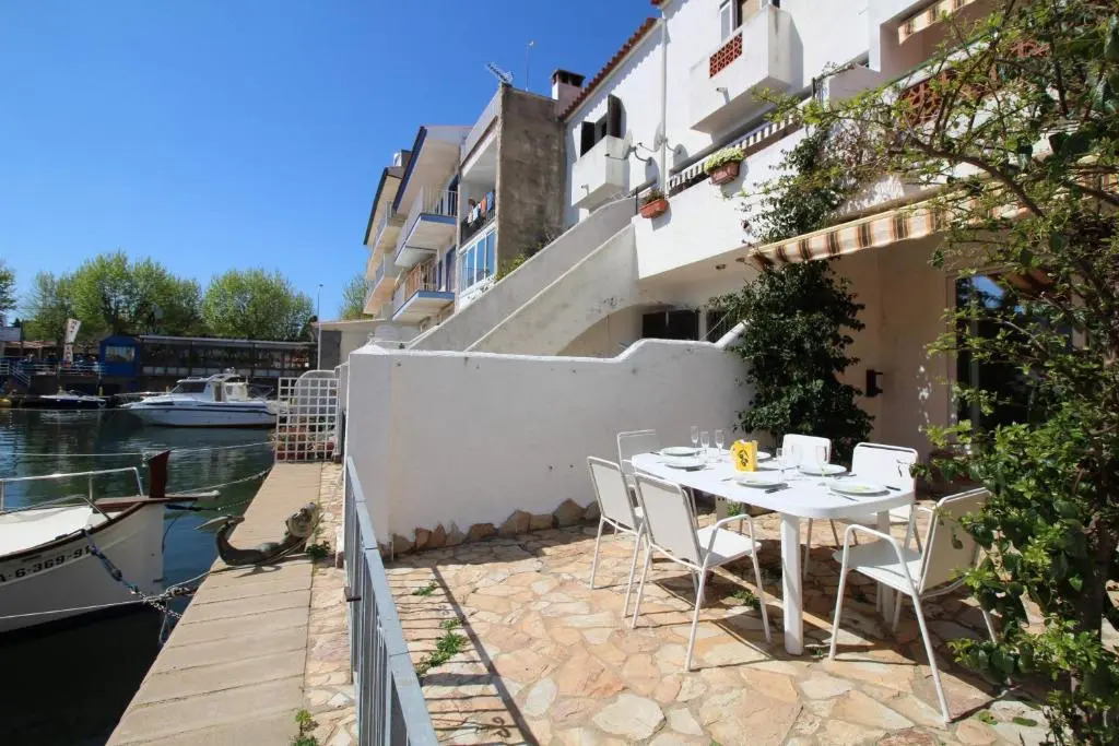 Basic Comfort Casa Porto Fino 0153 al canal con amarre