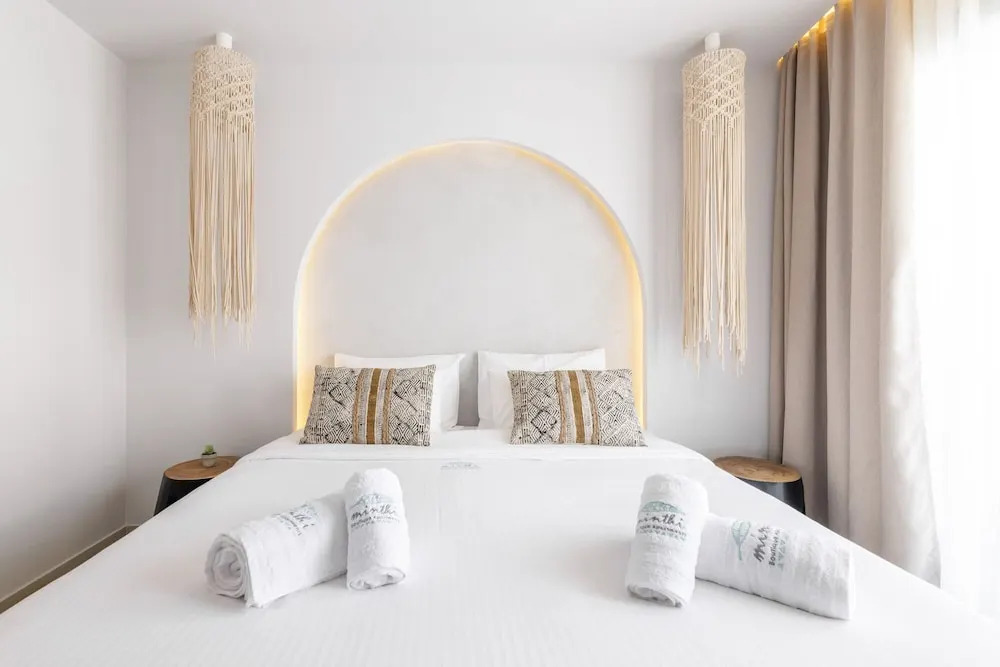 Amalthia Luxury Suites