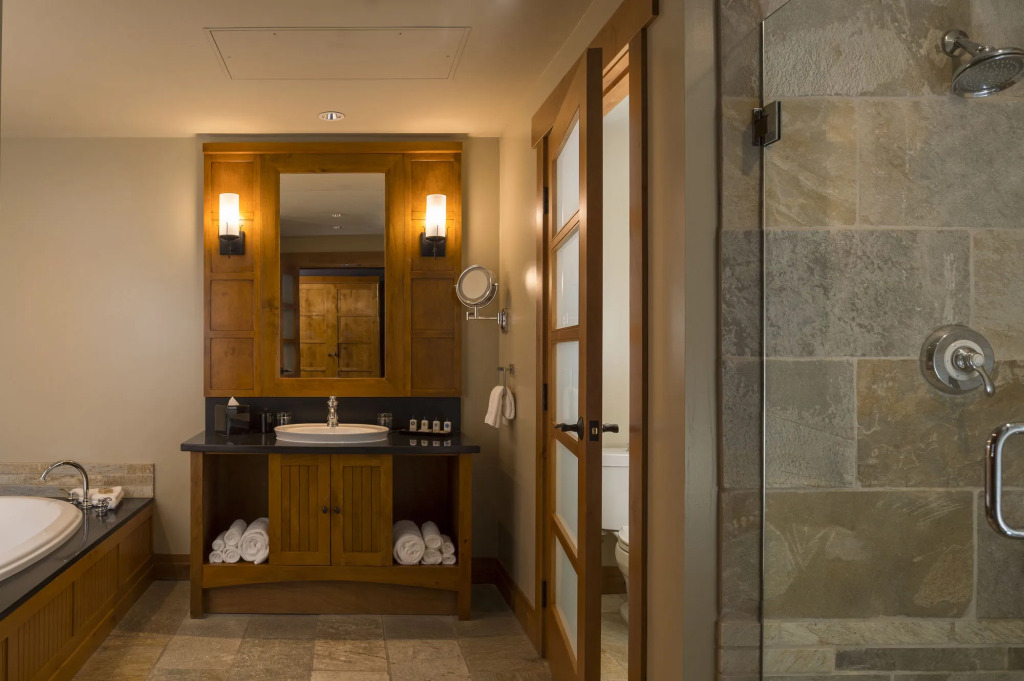 Nita Lake Lodge
