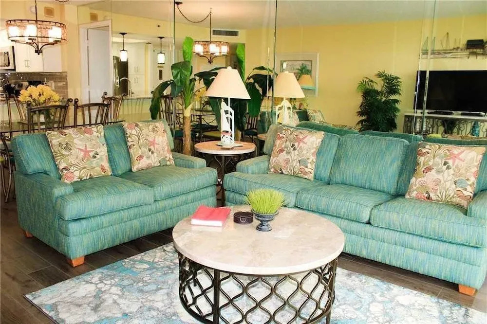 So Hampton 601 by RedAwning