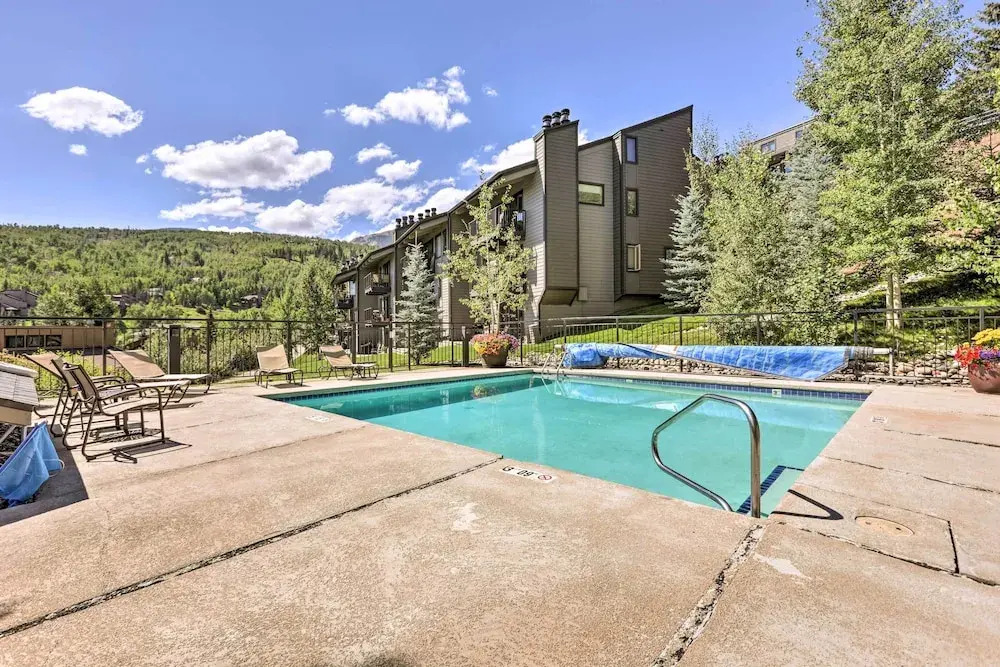 Tasteful Snowmass Escape < 1 Mi to Slopes!