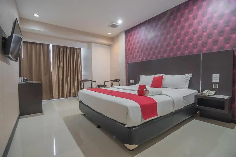 RedDoorz Plus near Harbour Bay Mall Batam
