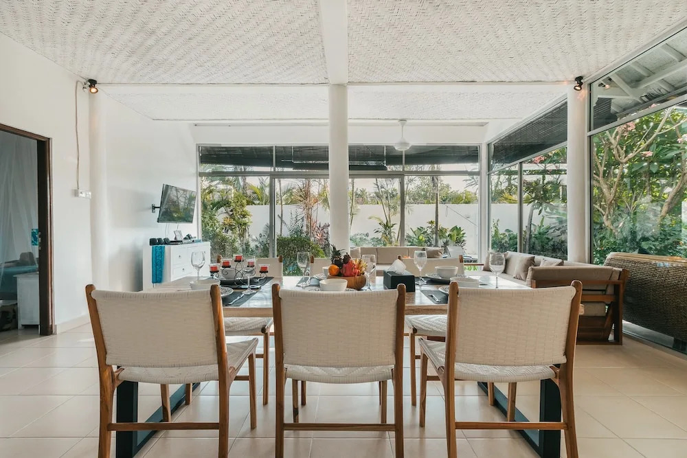 Villa Palm Tree