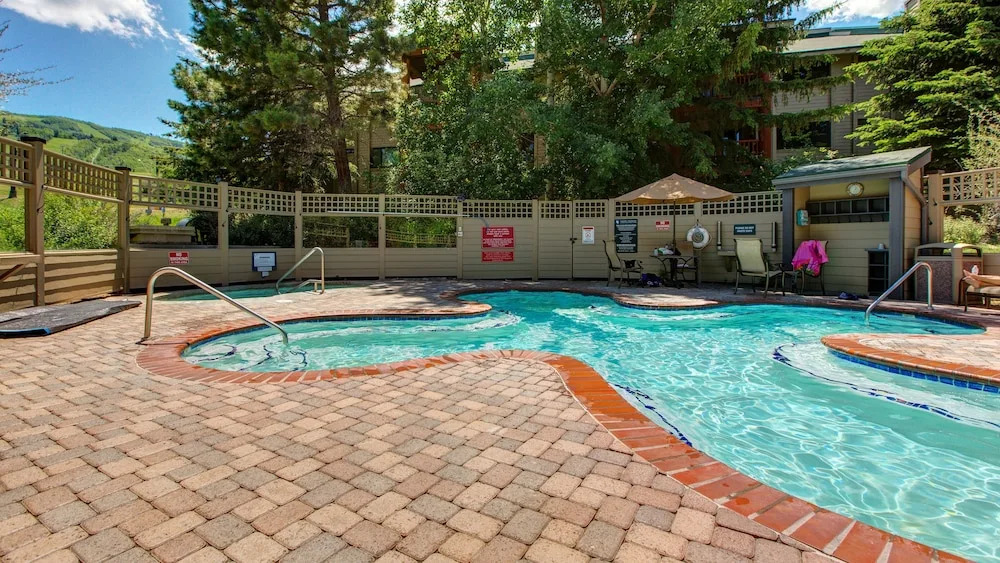 Ski in out 2 BDR Condo in the Heart of the Action
