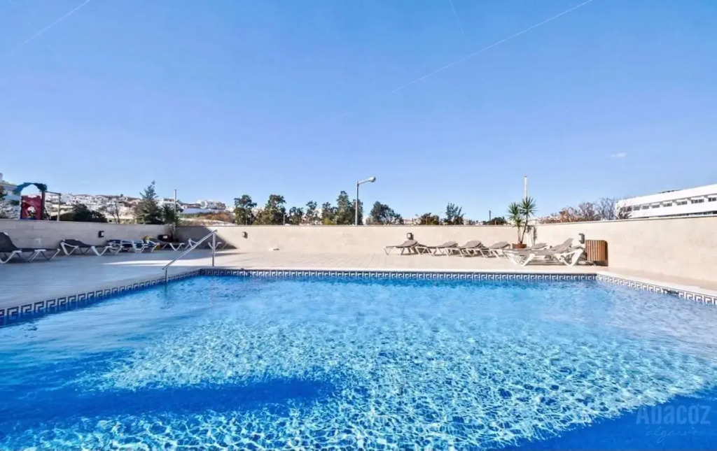 George's Quinta das Palmeiras, a 2 bedroom apartment in luxury complex, walking distance to town
