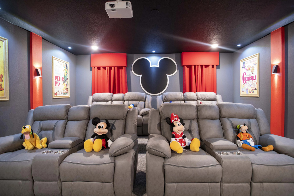 Super luxury home with cinema and game room near Disney