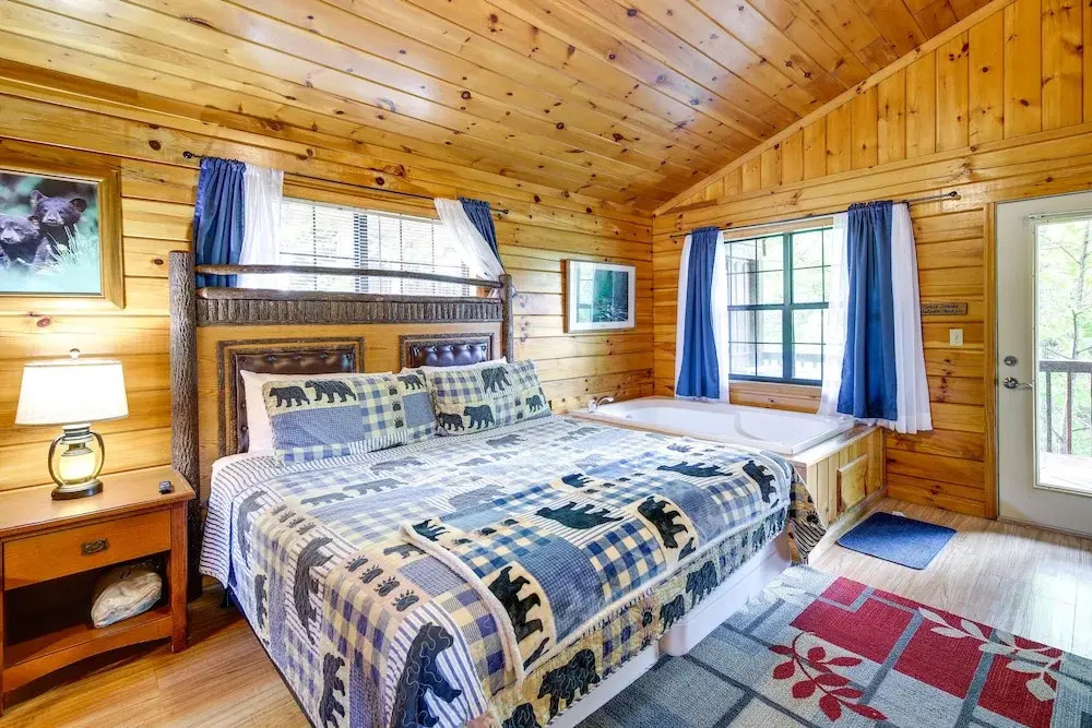 Tennessee Cabin w/ Balcony, Hot Tub & Pool Access!