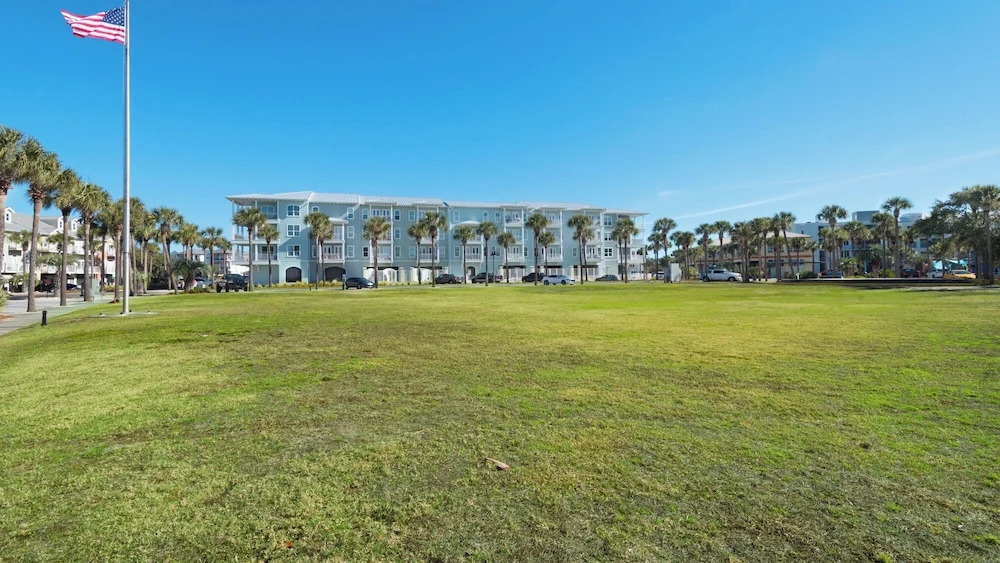 The Salty Dog on 30a: Modern Updates, 1 Minute to the Beach!