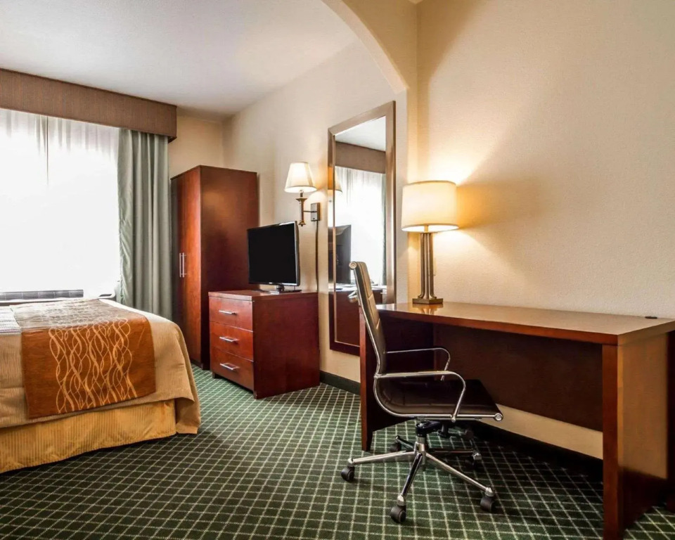 Comfort Inn & Suites Oakland Airport