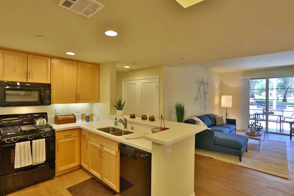 Beverly Condos by Barsala