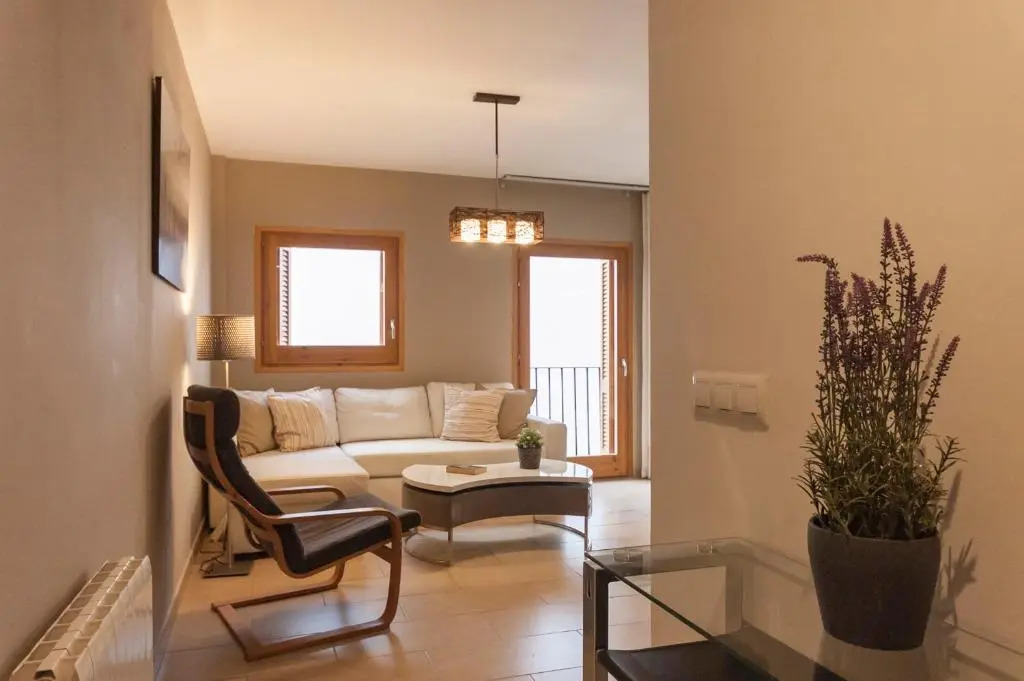 Lets Holidays Mediterranean apartment 3 minutes to the beach 2