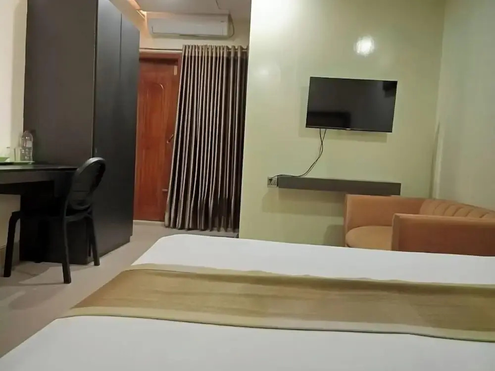 Urmee Guest House