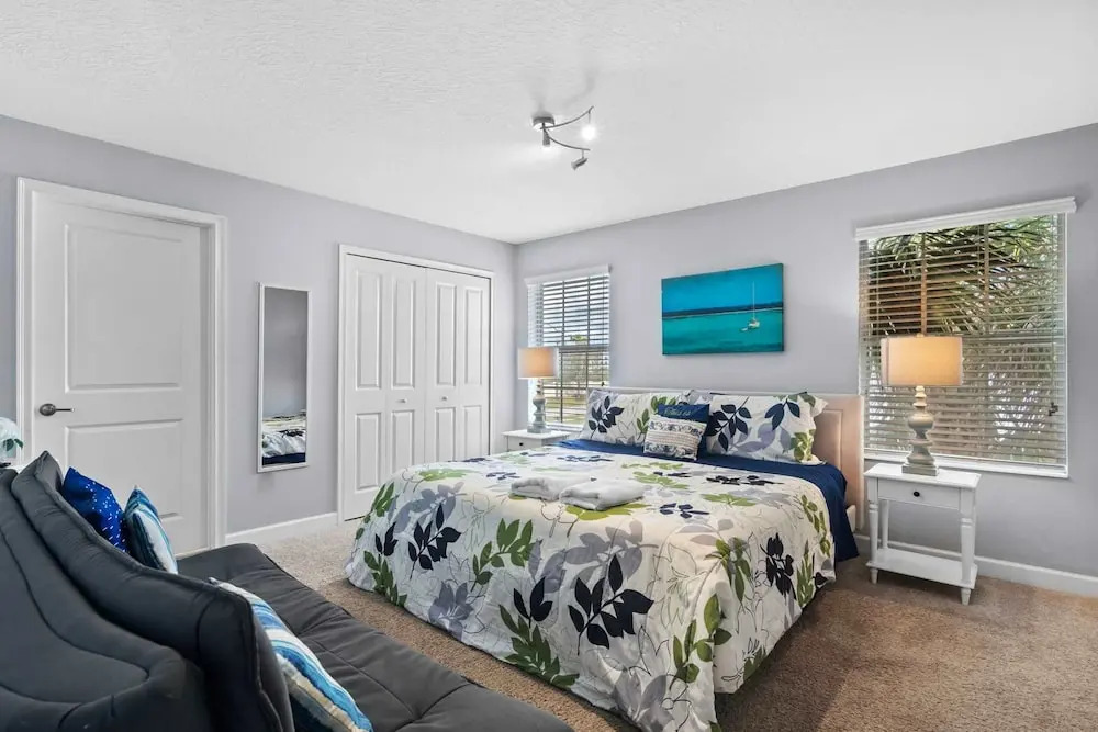 Spacious 4BR Townhome With Pool at Storey Lake