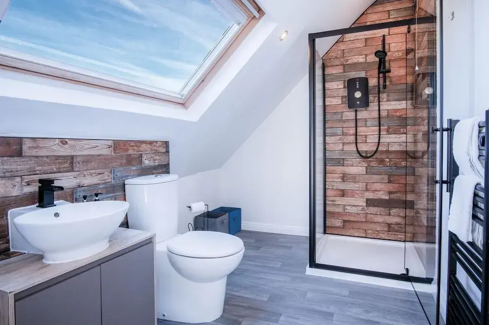 The Penthouse - 1 Bedroom Apartment - Ocean Breeze