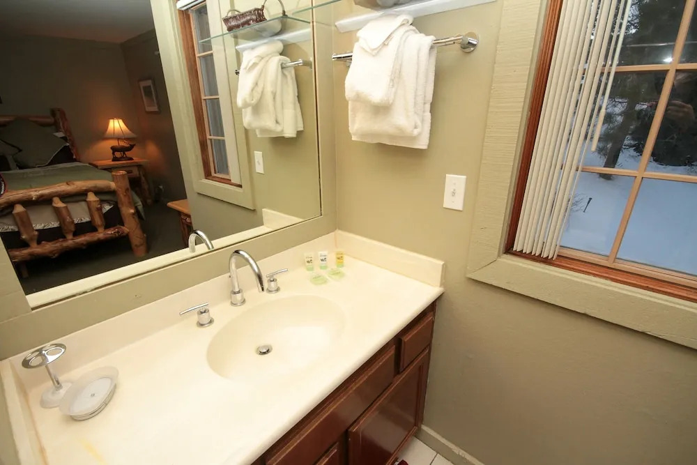 Mountainback #61, Den 2 Bedroom Condo