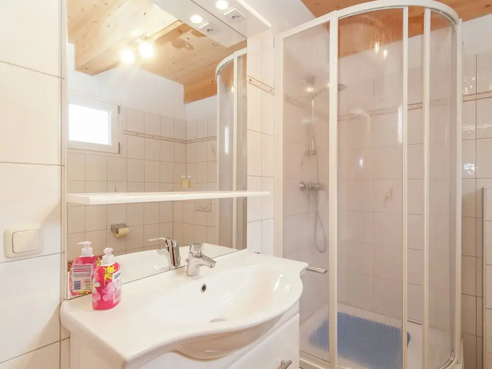Spacious Chalet near Kreischberg Ski Area