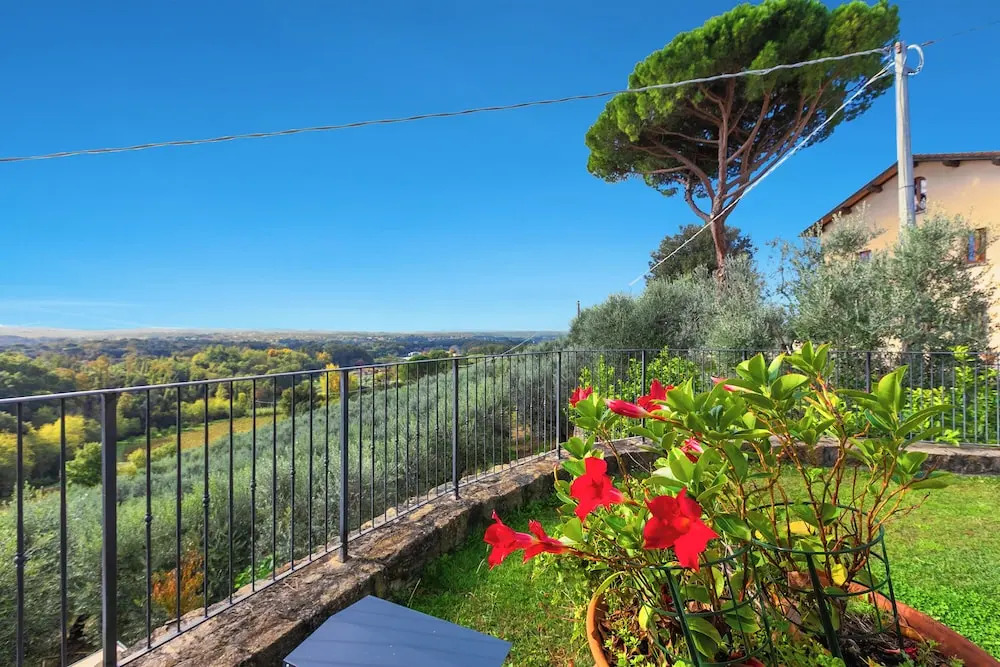 Amazing View on Hills with Shared Pool