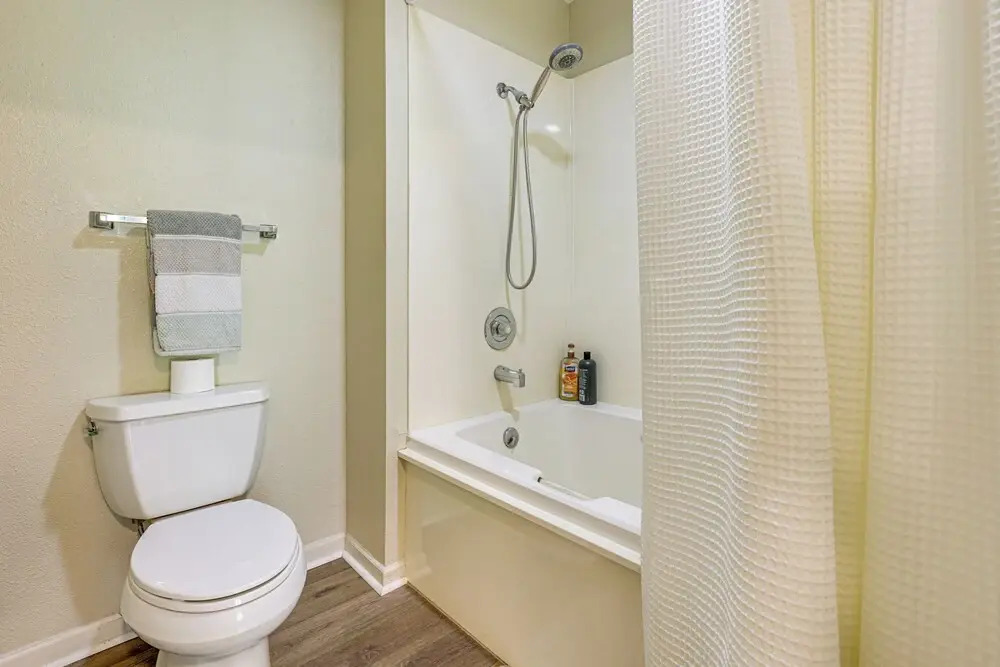 Indoor Pool Access: Golf Getaway Near 76 Strip!