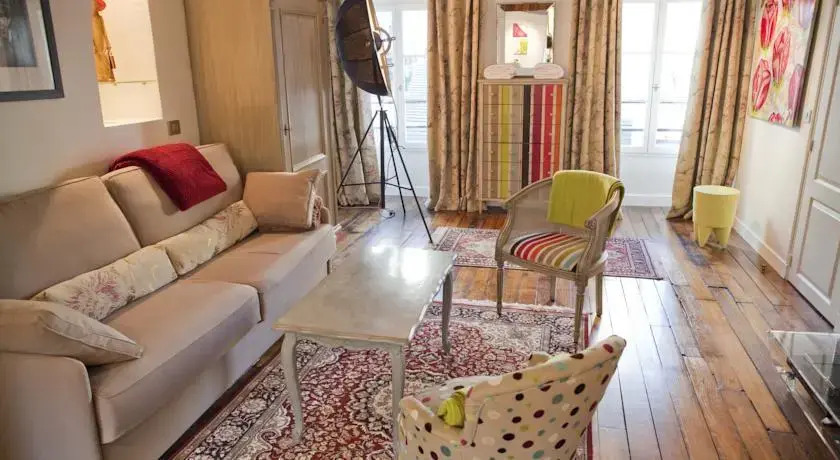 Luxurious apartment, near Louvre at the heart of Paris