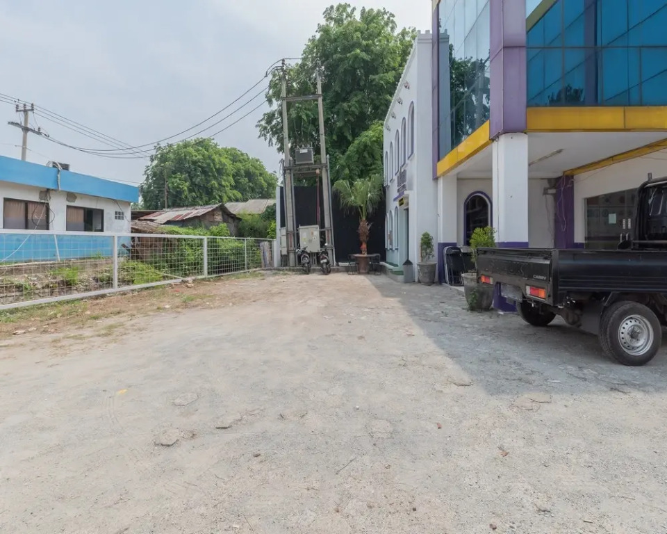 RedDoorz at Jalan Pangkal Perjuangan Karawang