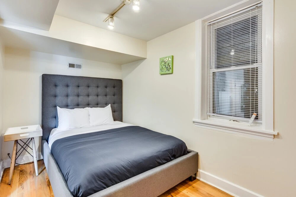 Classic 2 Bedroom Roscoe Village Apartment by AllSet Turnover