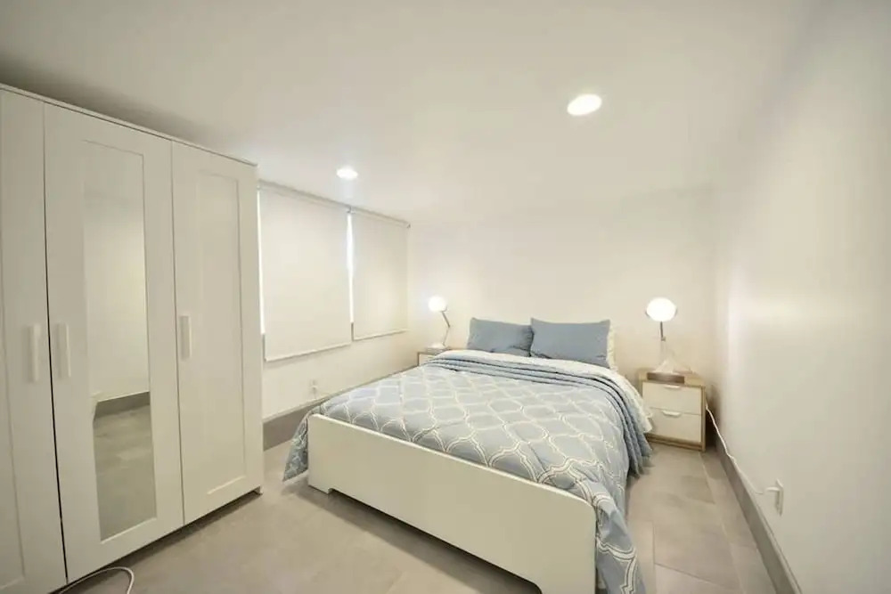 B5 Gorgeous Modern Home in Prime Location With AC and Backyard