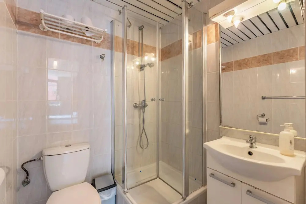Room-one Bedroom Apartment Near North S