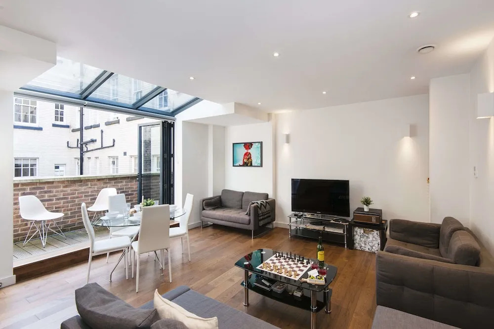 Bright Baker Street Apartment - AZS