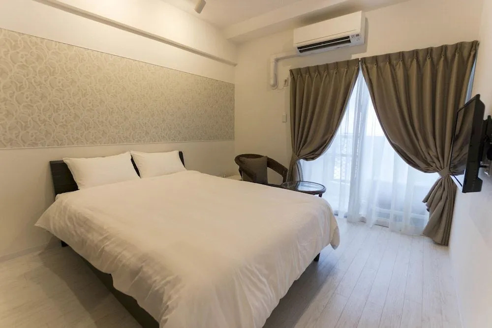 Y‘ Rise To Hotel Itoman