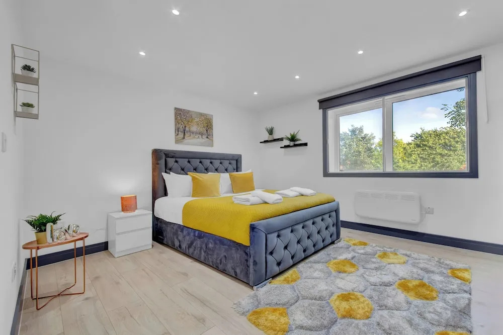 Inviting 1-bed House in Feltham
