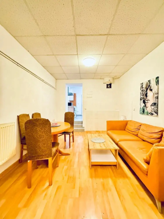 Cozy 2BR Apt Sleeps 6 Direct City Access