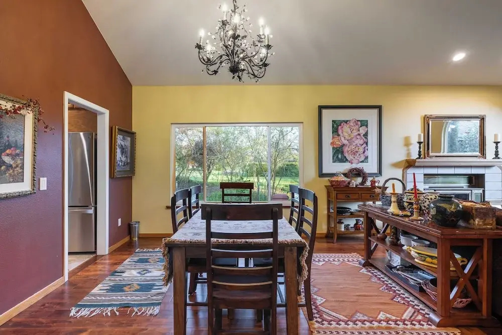 Valley of the Moon by Avantstay Tranquil Escape, Large Yard w/ Hot Tub & Fire Pit