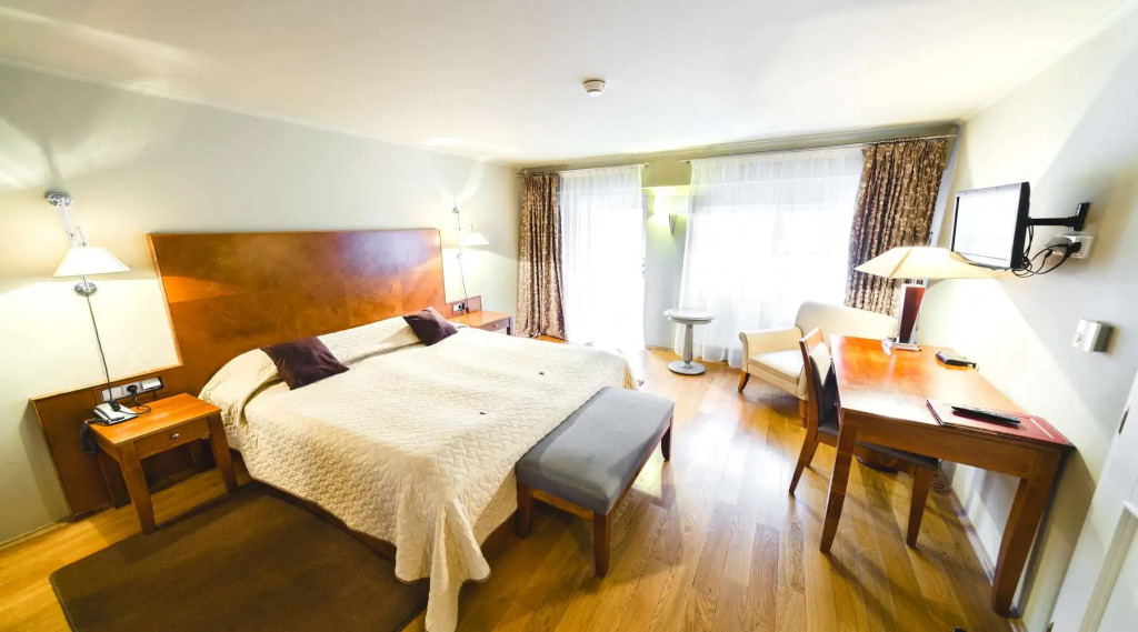 LH Hotel Golden Wheel