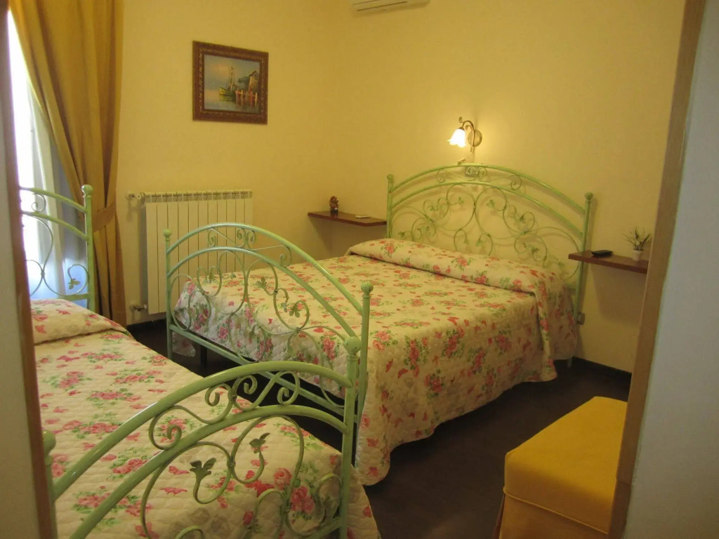 Bed & Breakfast Hostel H24