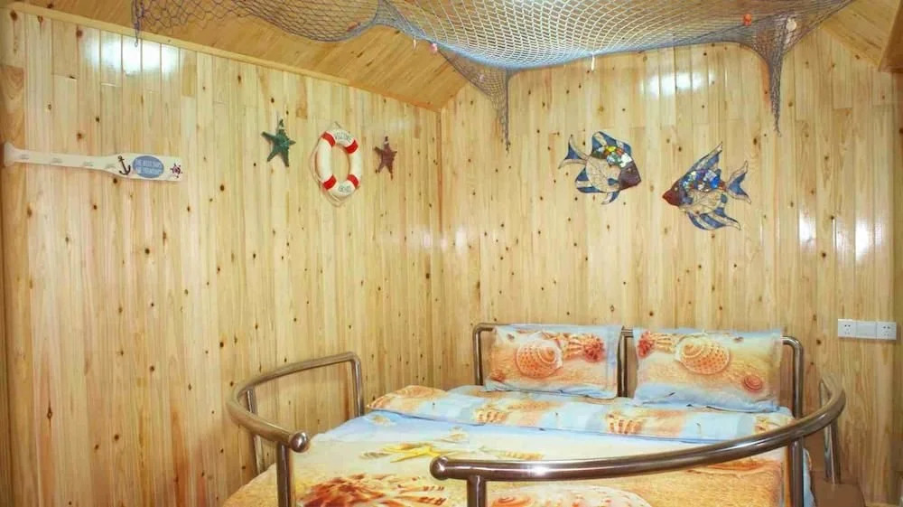 Happy Utopia B&B (Fenghuang Ancient City Nanhua Branch)