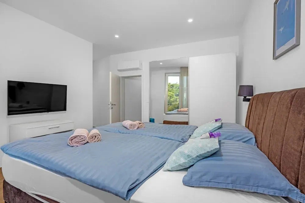 Villa With Pool, Game Room, Garden