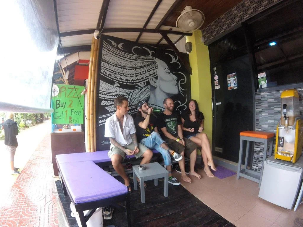 Coma Hostel and Travel Agency(โคมา เลาจน์ แอนด์ โฮสเทล)